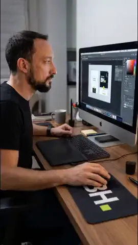 Обкладинка, варіант A: кадр із ролика BH Agency — дизайнер BH за iMac